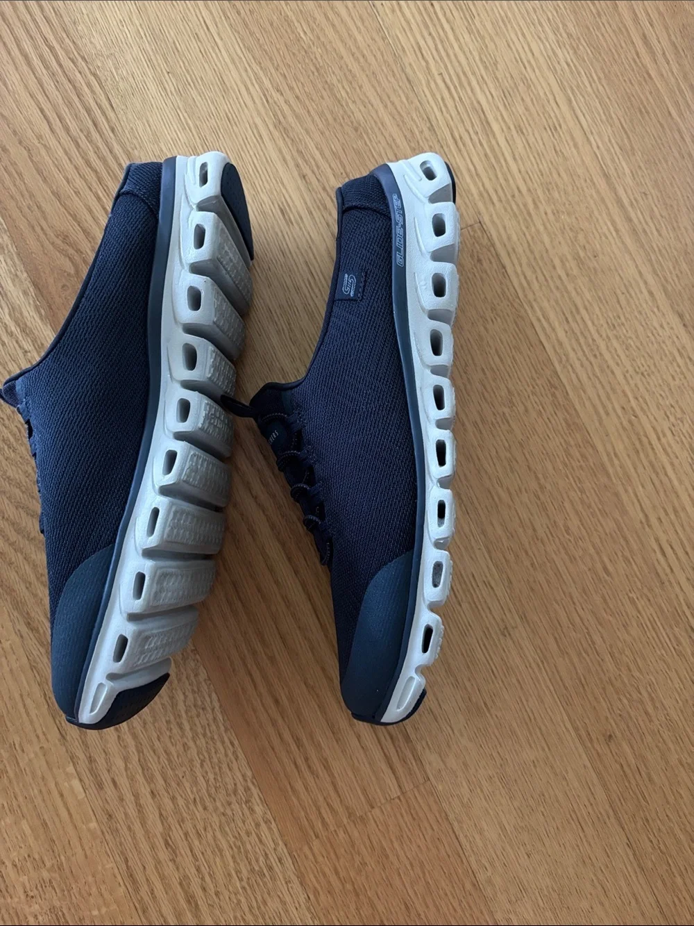 SKECHERS Glide-Step - size 9   (Style #104550 Navy)